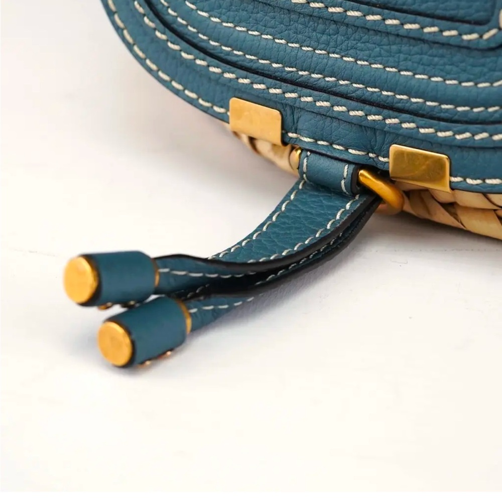 100% Authentic Chloé Marcie very Rare Straw/Leather handbag Blue Leather Handle - Picture 4 of 8